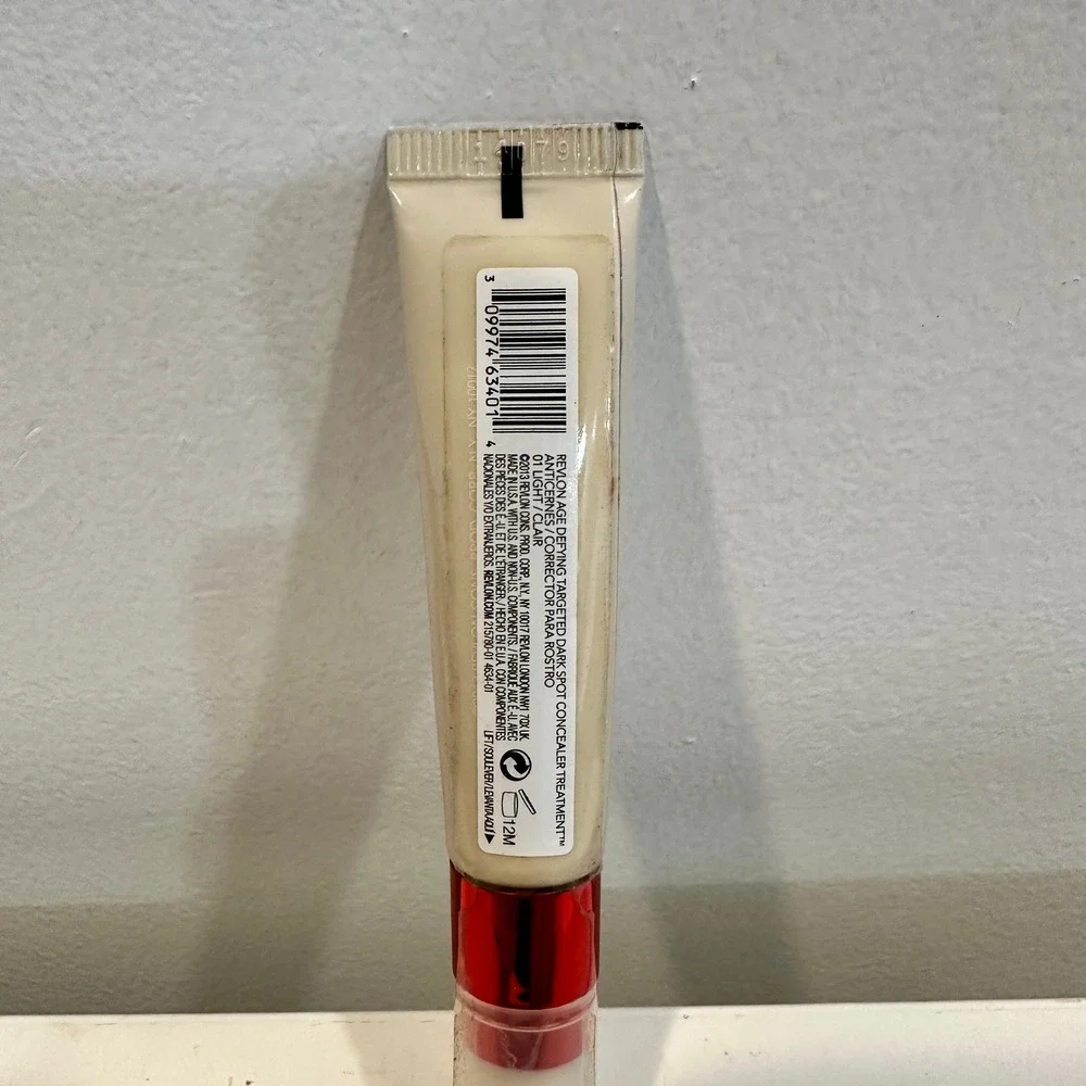 Revlon Age Defying Targeted Dark Spot Concealer Treatment 01 Light 0.25oz New - Picture 7 of 10